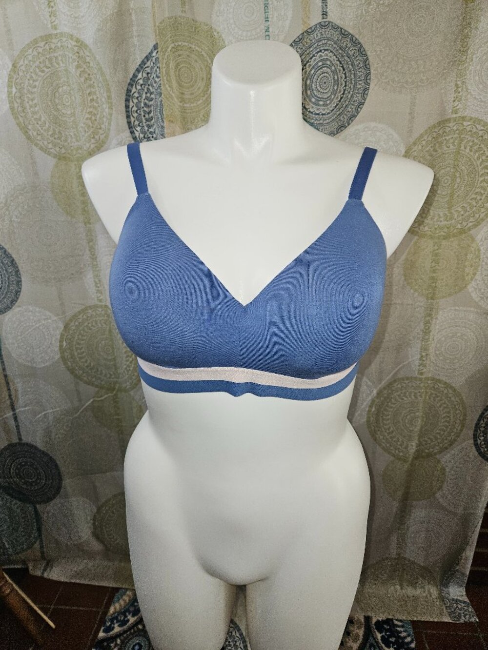 NWOT Hanes Blue w/ Pink Stripe Natural Lift Wireless Bra (2XL)